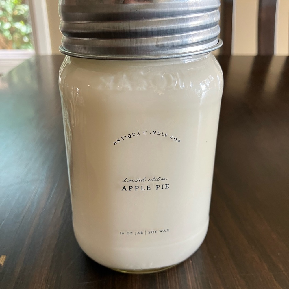 Antique Candle Co. Apple Pie Soy Candle 16 oz.